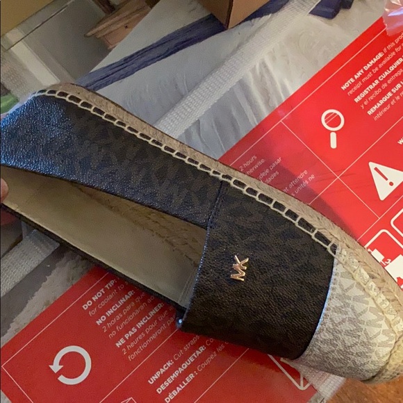 Michael Kors Flat Shoes - Picture 4 of 4